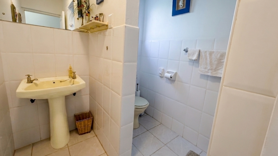 5 Bedroom Property for Sale in Kenton On Sea Eastern Cape